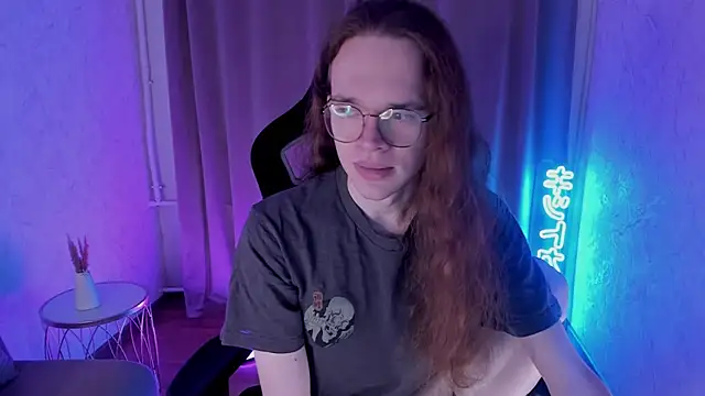 Snapshot of Mark_Glover chatting on 12/03/25, 10:13 Mark Glover online show from 12/03/25, 10:13