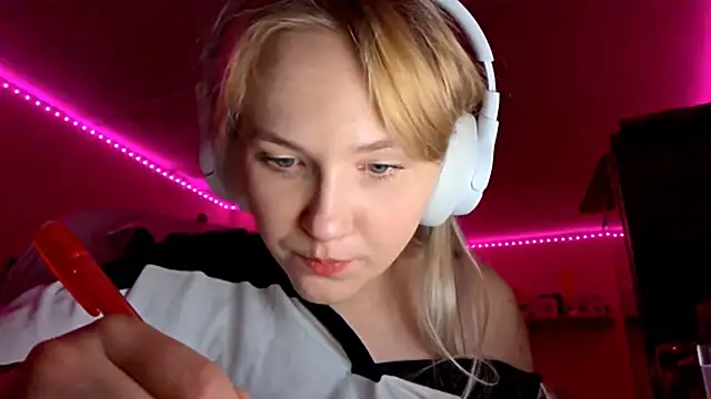 KarinRobertson online show from 11/28/25, 06:32