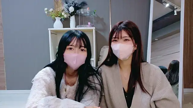 Snapshot of oto-X-cup chatting on 12/20/25, 05:14 oto-X-cup online show from 12/20/25, 05:14