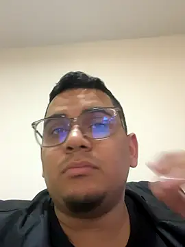 Snapshot of Dante_Valcur chatting on 12/14/25, 03:28 Dante Valcur online show from 12/14/25, 03:28