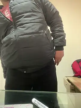 Snapshot of Dante_Valcur chatting on 12/22/25, 01:30 Dante Valcur online show from 12/22/25, 01:30