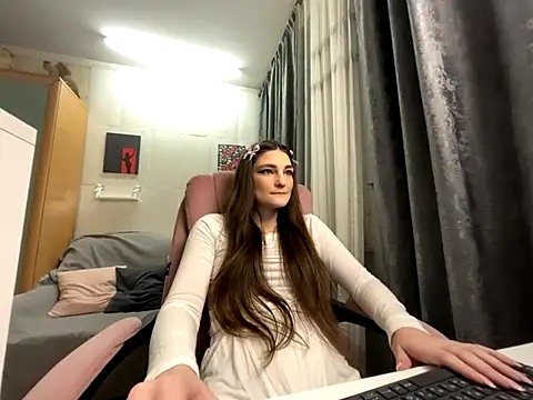 Snapshot of HelgaMun chatting on 11/23/25, 11:10 HelgaMun online show from 11/23/25, 11:10