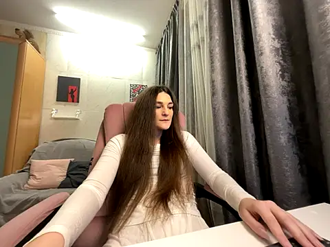 Snapshot of HelgaMun chatting on 11/25/25, 10:59 HelgaMun online show from 11/25/25, 10:59