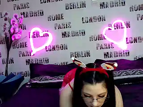 Snapshot of Bya_hootgyrl1 chatting on 12/18/25, 08:48 Bya hootgyrl1 online show from 12/18/25, 08:48