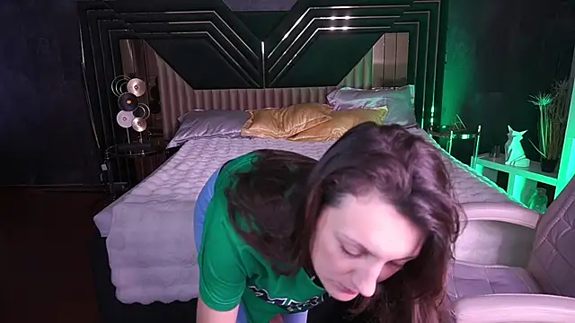 Snapshot of ZafiraMoonn chatting on 12/18/25, 07:14 ZafiraMoonn online show from 12/18/25, 07:14