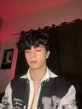 Snapshot of lion_cherry21 chatting on 12/19/25, 07:04 lion cherry21 online show from 12/19/25, 07:04