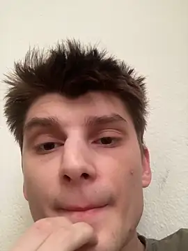 Snapshot of zackdelfon chatting on 11/21/25, 01:54 zackdelfon online show from 11/21/25, 01:54