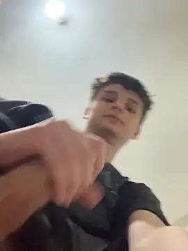 Snapshot of zackdelfon chatting on 11/30/25, 09:30 zackdelfon online show from 11/30/25, 09:30