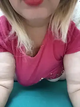 Snapshot of sdlmona chatting on 11/05/25, 10:43 sdlmona online show from 11/05/25, 10:43