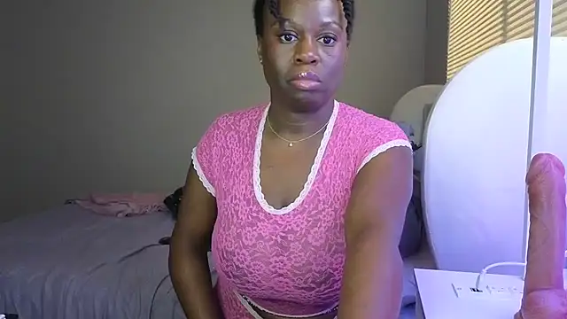 Snapshot of ladiosa_selene chatting on 11/19/25, 04:23 ladiosa selene online show from 11/19/25, 04:23