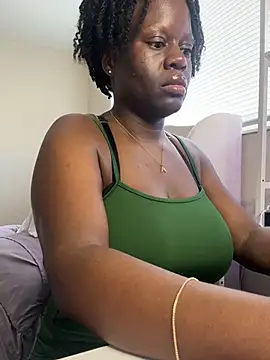 Snapshot of ladiosa_selene chatting on 12/04/25, 03:10 ladiosa selene online show from 12/04/25, 03:10