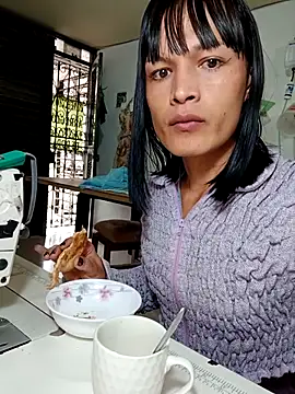 PaulinaLondra2 online show from 11/26/25, 12:28