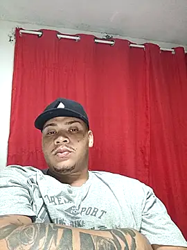 Snapshot of monicaquadro01 chatting on 11/08/25, 05:18 monicaquadro01 online show from 11/08/25, 05:18