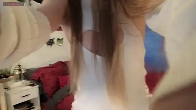 ScarletKitsunyaa online show from 03/18/26, 02:20