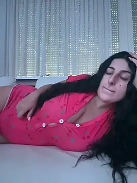 Snapshot of jojoa23 chatting on 11/28/25, 10:18 jojoa23 online show from 11/28/25, 10:18