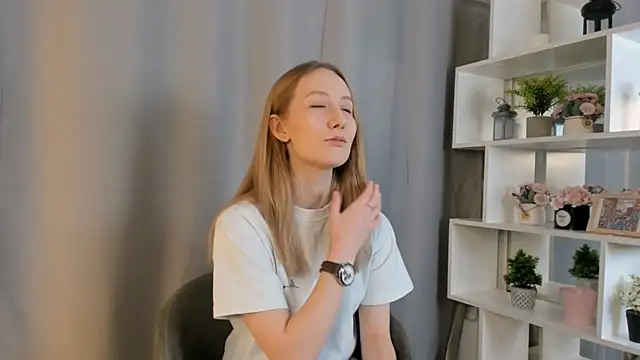 Snapshot of NikoleOwen chatting on 11/11/25, 08:25 NikoleOwen online show from 11/11/25, 08:25