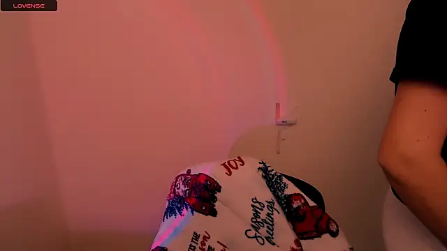 Snapshot of AlinaDoll_ chatting on 12/02/25, 07:47 AlinaDoll online show from 12/02/25, 07:47