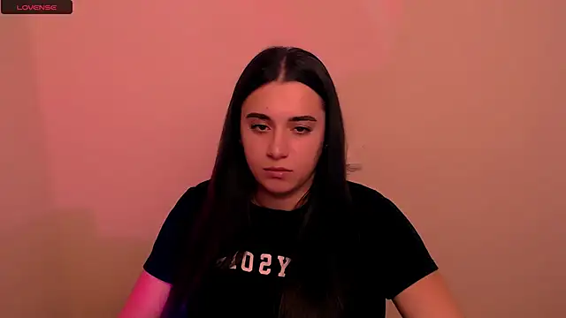 Snapshot of AlinaDoll_ chatting on 12/22/25, 08:33 AlinaDoll online show from 12/22/25, 08:33