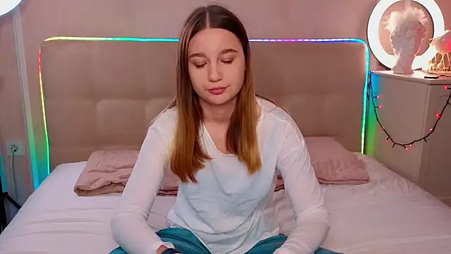 LauriePerez online show from 12/22/25, 12:57