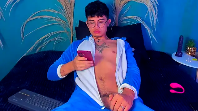 Snapshot of david_valiz chatting on 11/10/25, 12:59 david valiz online show from 11/10/25, 12:59