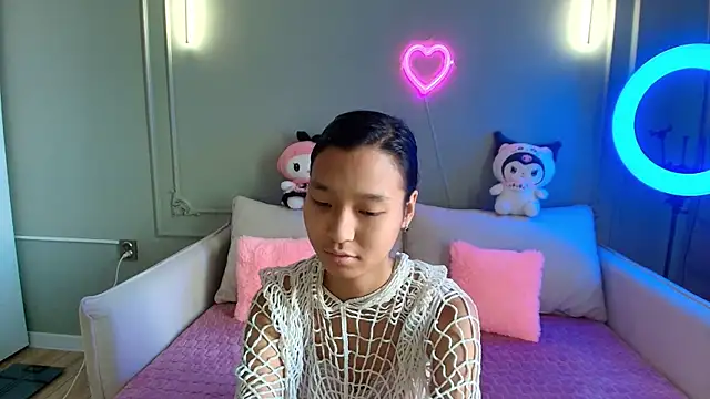 lihnpham online show from 11/30/25, 03:32