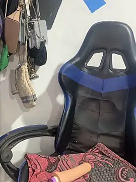 Snapshot of euscarlethotgirl chatting on 11/27/25, 11:29 euscarlethotgirl online show from 11/27/25, 11:29