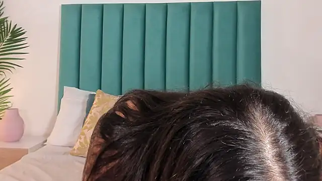 Snapshot of EmaaTaylor chatting on 11/06/25, 10:21 EmaaTaylor online show from 11/06/25, 10:21