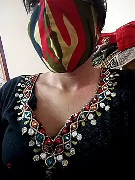 Snapshot of Tamil_White_Rose chatting on 01/18/26, 09:57 Tamil White Rose online show from 01/18/26, 09:57