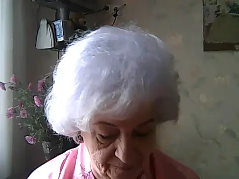 Snapshot of ValeriaKroww chatting on 11/12/25, 08:04 ValeriaKroww online show from 11/12/25, 08:04