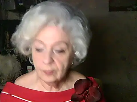 Snapshot of ValeriaKroww chatting on 12/20/25, 06:04 ValeriaKroww online show from 12/20/25, 06:04