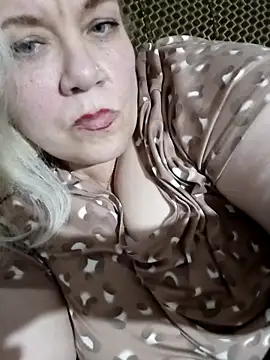 Snapshot of IZOLDA99 chatting on 11/03/25, 06:20 IZOLDA99 online show from 11/03/25, 06:20