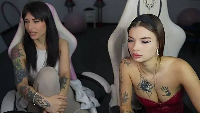 Snapshot of Mireya054 chatting on 12/16/25, 11:37 Mireya054 online show from 12/16/25, 11:37