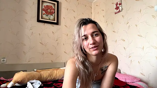 Snapshot of Auroragin chatting on 11/08/25, 10:48 Auroragin online show from 11/08/25, 10:48