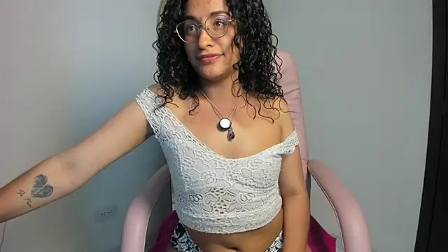 Snapshot of misslya00 chatting on 11/30/25, 08:57 misslya00 online show from 11/30/25, 08:57