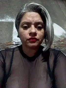 Snapshot of sexysubMila chatting on 12/21/25, 12:18 sexysubMila online show from 12/21/25, 12:18