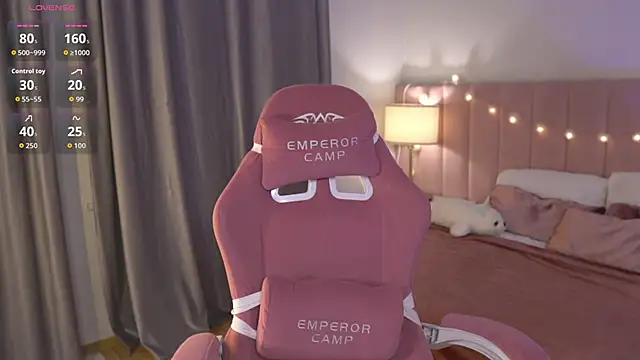 Snapshot of ohmyElly chatting on 11/04/25, 04:39 ohmyElly online show from 11/04/25, 04:39