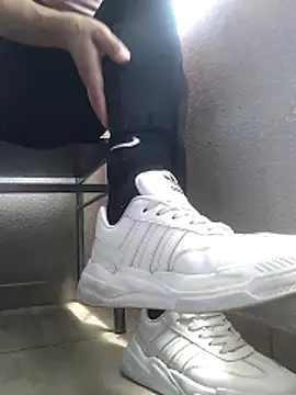 Snapshot of Xeena_ chatting on 11/14/25, 05:22 Xeena online show from 11/14/25, 05:22