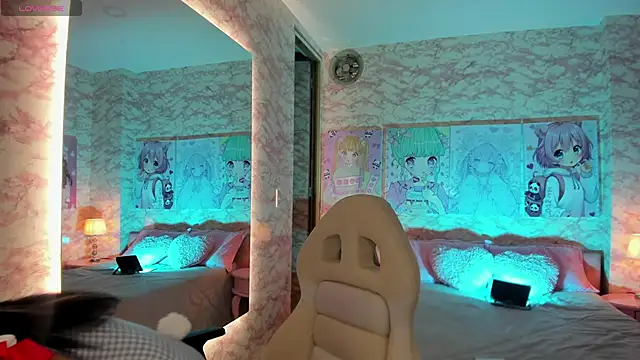 Snapshot of sensual_skinny chatting on 12/16/25, 01:32 sensual skinny online show from 12/16/25, 01:32