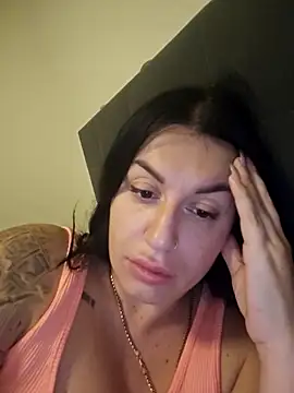 Snapshot of Julianneloreen chatting on 11/05/25, 12:10 Julianneloreen online show from 11/05/25, 12:10