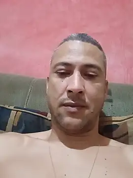 Snapshot of Arrombador20 chatting on 06/03/26, 03:28 Arrombador20 online show from 06/03/26, 03:28