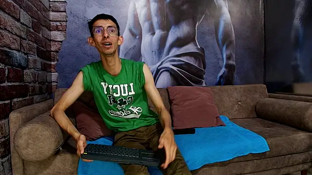 Snapshot of ZyroNight chatting on 11/06/25, 07:48 ZyroNight online show from 11/06/25, 07:48