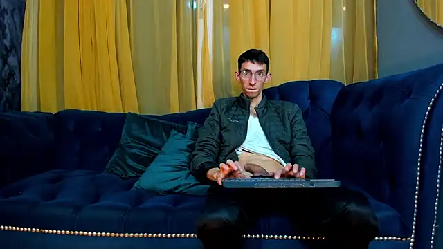 Snapshot of ZyroNight chatting on 11/09/25, 12:53 ZyroNight online show from 11/09/25, 12:53