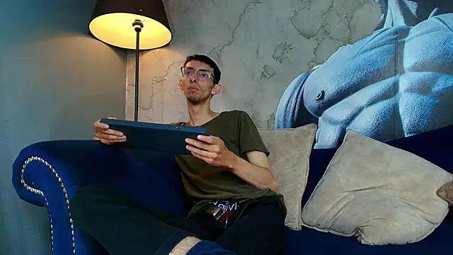 Snapshot of ZyroNight chatting on 11/18/25, 04:00 ZyroNight online show from 11/18/25, 04:00