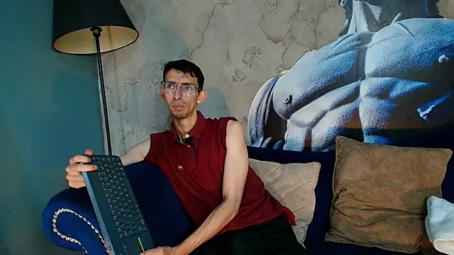 Snapshot of ZyroNight chatting on 11/19/25, 07:36 ZyroNight online show from 11/19/25, 07:36