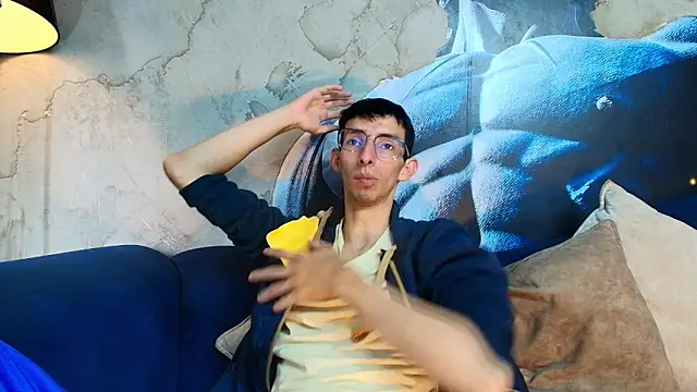 Snapshot of ZyroNight chatting on 11/26/25, 07:37 ZyroNight online show from 11/26/25, 07:37