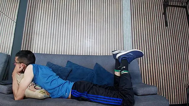 Snapshot of ZyroNight chatting on 12/18/25, 10:16 ZyroNight online show from 12/18/25, 10:16