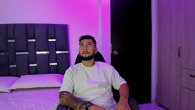 Snapshot of noah_corvelle chatting on 11/09/25, 12:42 noah corvelle online show from 11/09/25, 12:42