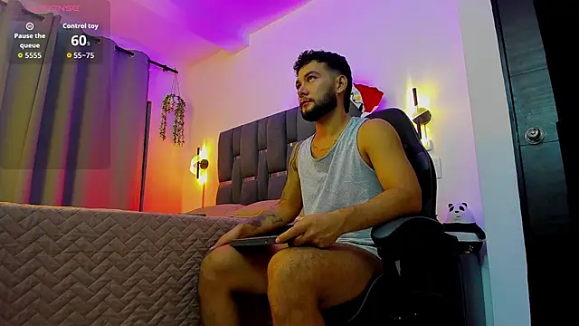 Snapshot of noah_corvelle chatting on 12/16/25, 01:32 noah corvelle online show from 12/16/25, 01:32