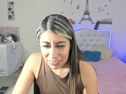 Snapshot of veronicamist95 chatting on 11/07/25, 02:11 veronicamist95 online show from 11/07/25, 02:11