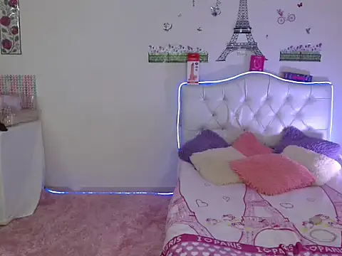 Snapshot of veronicamist95 chatting on 12/19/25, 02:29 veronicamist95 online show from 12/19/25, 02:29